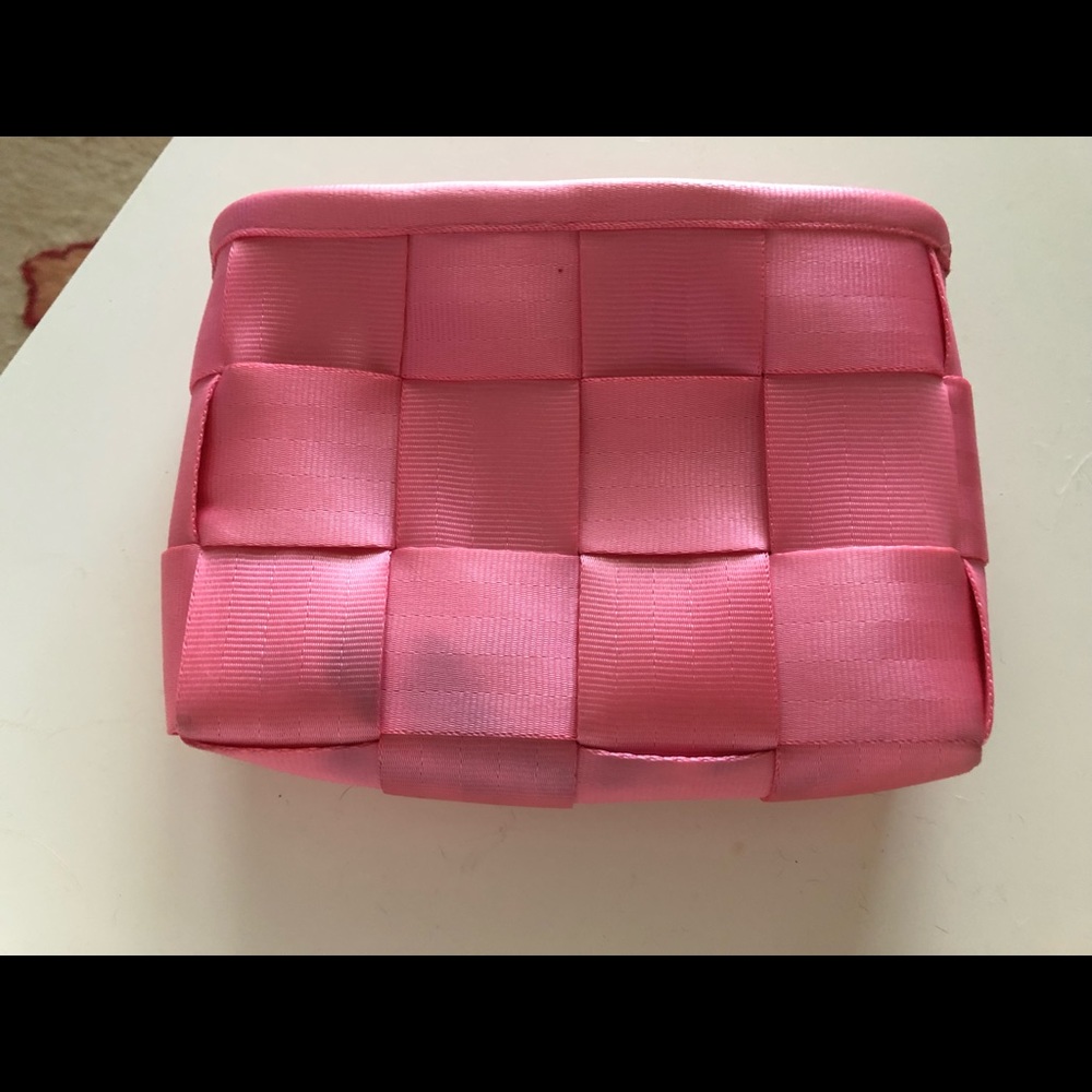 Harveys seatbelt makeup bag